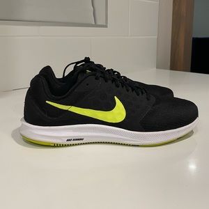 Nike Downshifter Sneaker - Black/yellow Size 8.5